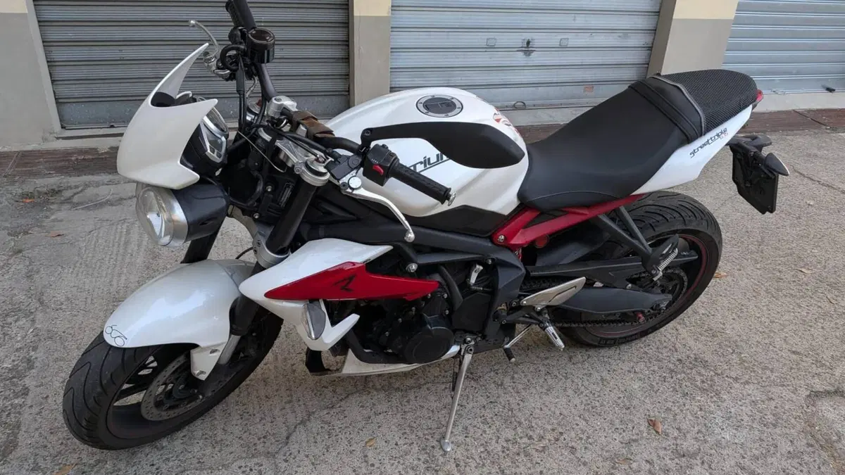 Triumph Street Triple R (2013 - 14) 