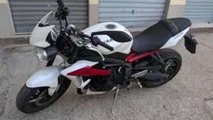 Triumph Street Triple R (2013 - 14) 