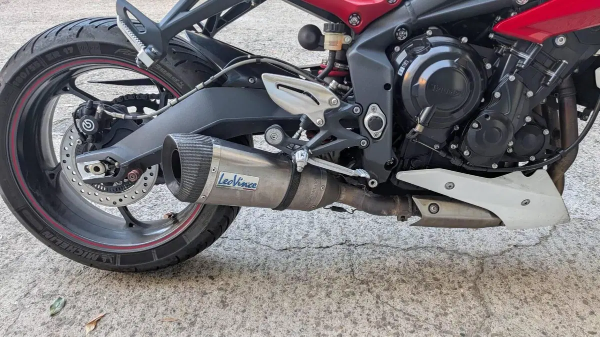 Triumph Street Triple R (2013 - 14)  (2)