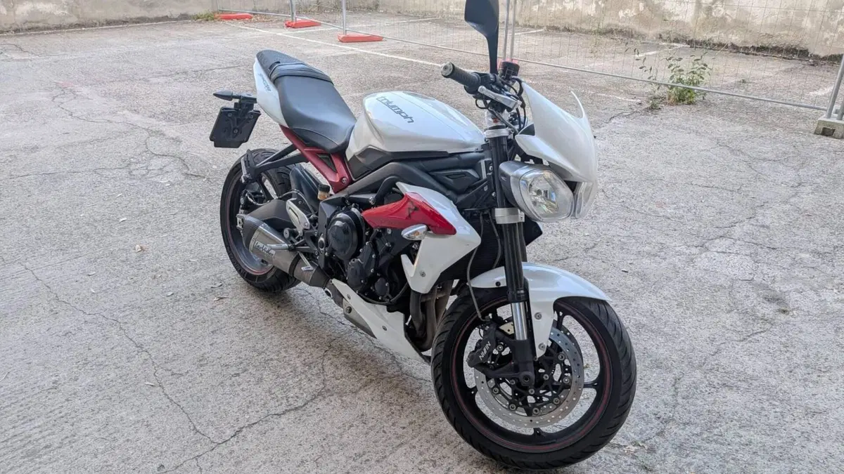 Triumph Street Triple R (2013 - 14)  (5)