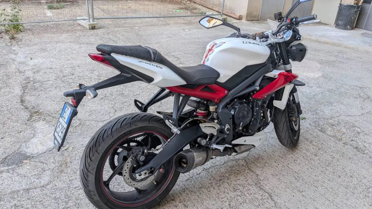 Triumph Street Triple R (2013 - 14)  (6)
