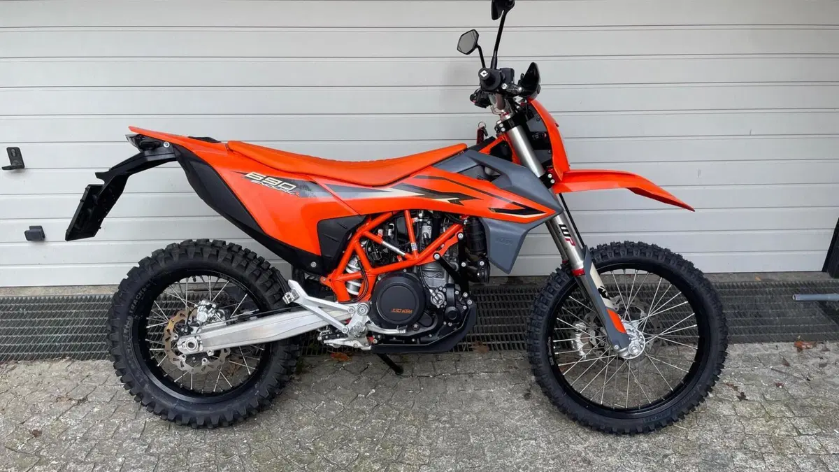 KTM 690 Enduro R (2022 - 25)  (3)