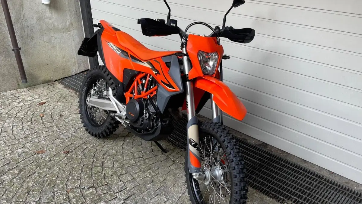KTM 690 Enduro R (2022 - 25)  (2)