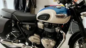 Triumph Bonneville T100 (2021 - 25)  (2)