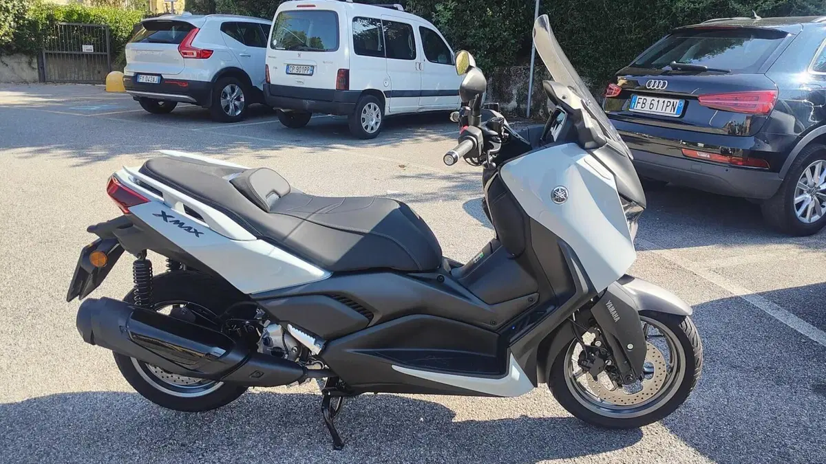 Yamaha X-Max 300 Tech Max+ (2025 - 26)  (5)