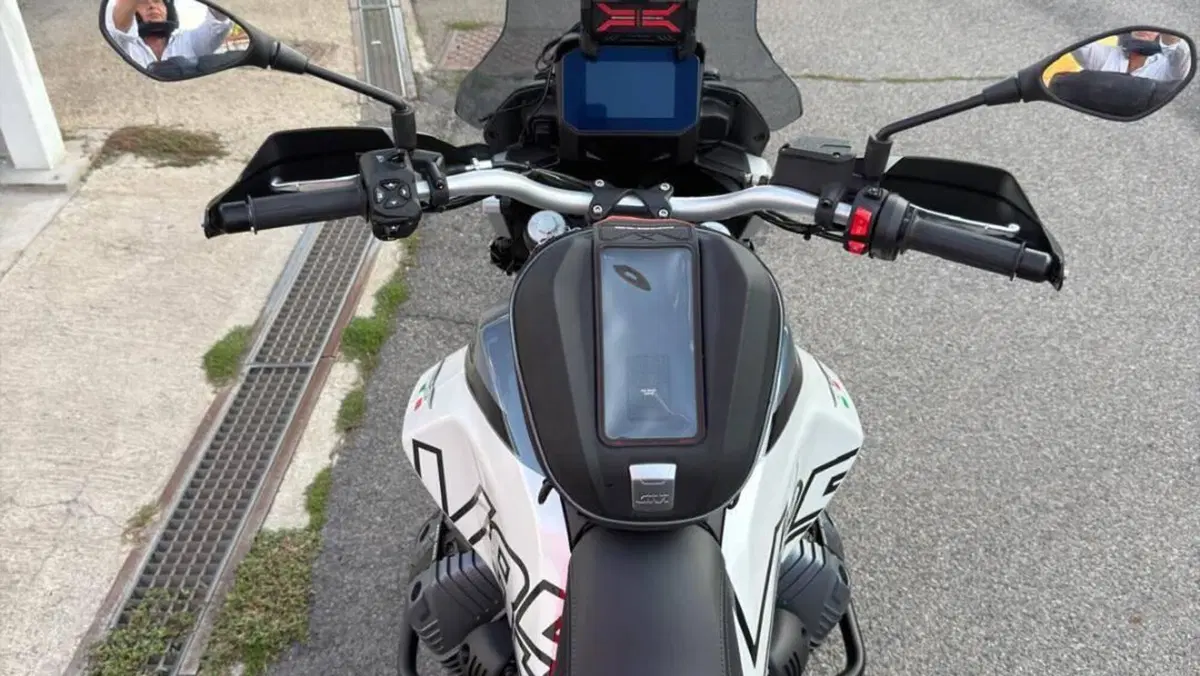 Moto Guzzi V85 TT (2024 - 26)  (15)