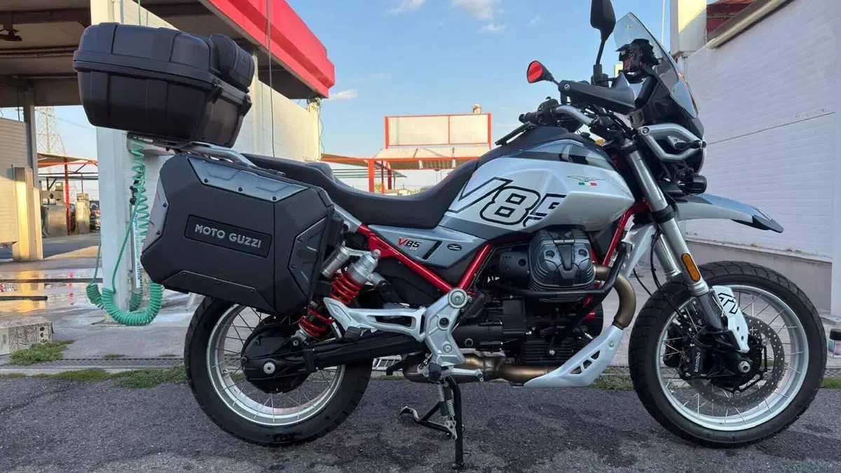 Moto Guzzi V85 TT (2024 - 26)  (11)