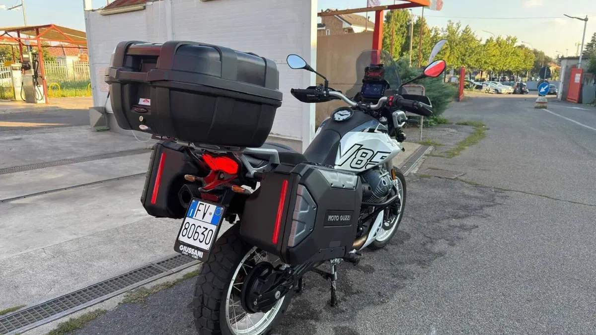 Moto Guzzi V85 TT (2024 - 26)  (8)