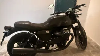 Moto Guzzi V7 Stone (2021 - 24)