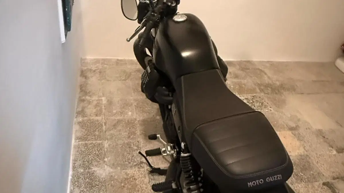 Moto Guzzi V7 Stone (2021 - 24)  (2)