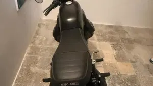 Moto Guzzi V7 Stone (2021 - 24)  (3)
