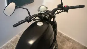 Moto Guzzi V7 Stone (2021 - 24)  (4)