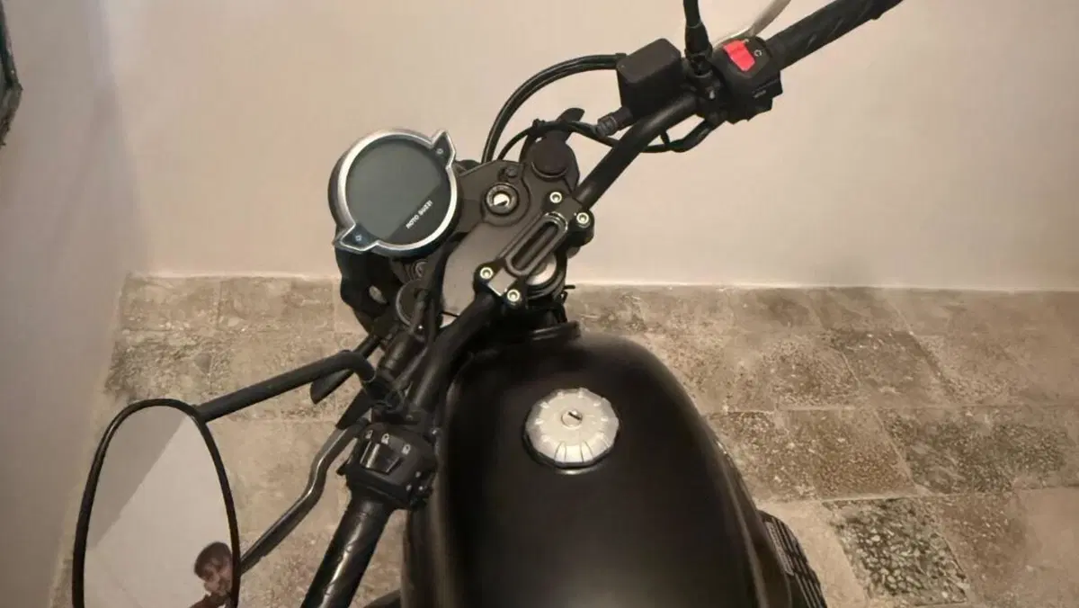Moto Guzzi V7 Stone (2021 - 24)  (5)
