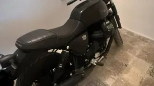 Moto Guzzi V7 Stone (2021 - 24)  (7)