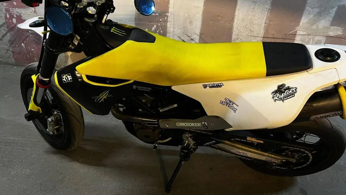 Husqvarna 701 Supermoto (2020)  (2)