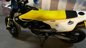 Husqvarna 701 Supermoto (2020)  (2)