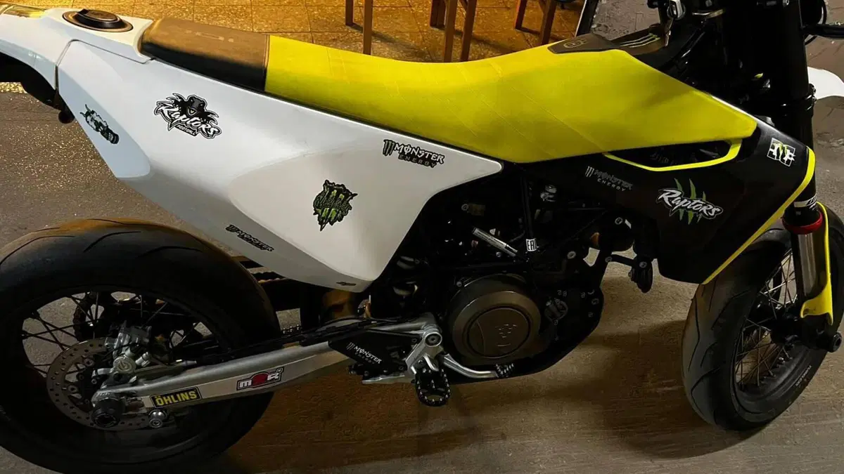 Husqvarna 701 Supermoto (2020)  (3)