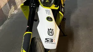 Husqvarna 701 Supermoto (2020)  (6)