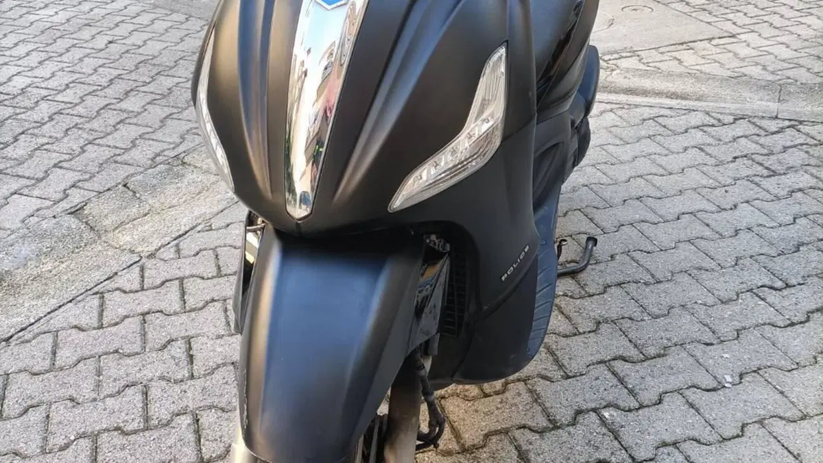 Piaggio Beverly 300 i.e. Police ABS-ASR (2017 - 20)  (2)