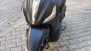 Piaggio Beverly 300 i.e. Police ABS-ASR (2017 - 20)  (2)