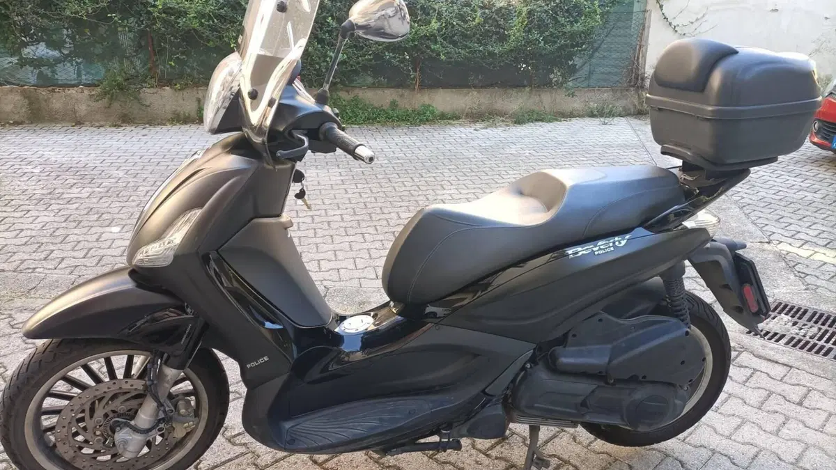 Piaggio Beverly 300 i.e. Police ABS-ASR (2017 - 20)  (3)