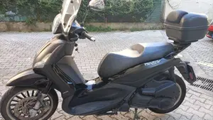 Piaggio Beverly 300 i.e. Police ABS-ASR (2017 - 20)  (3)