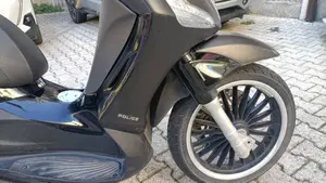 Piaggio Beverly 300 i.e. Police ABS-ASR (2017 - 20)  (5)