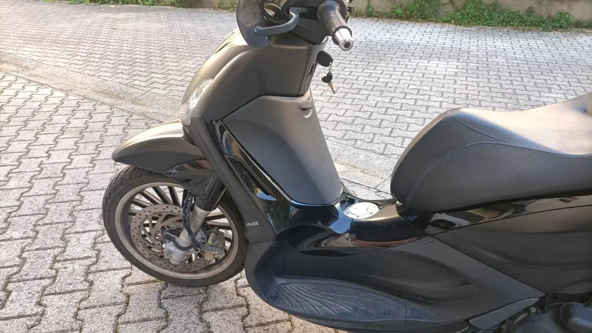 Piaggio Beverly 300 i.e. Police ABS-ASR (2017 - 20)  (6)