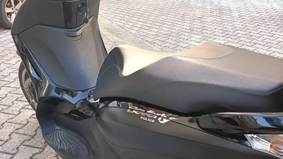 Piaggio Beverly 300 i.e. Police ABS-ASR (2017 - 20)  (7)