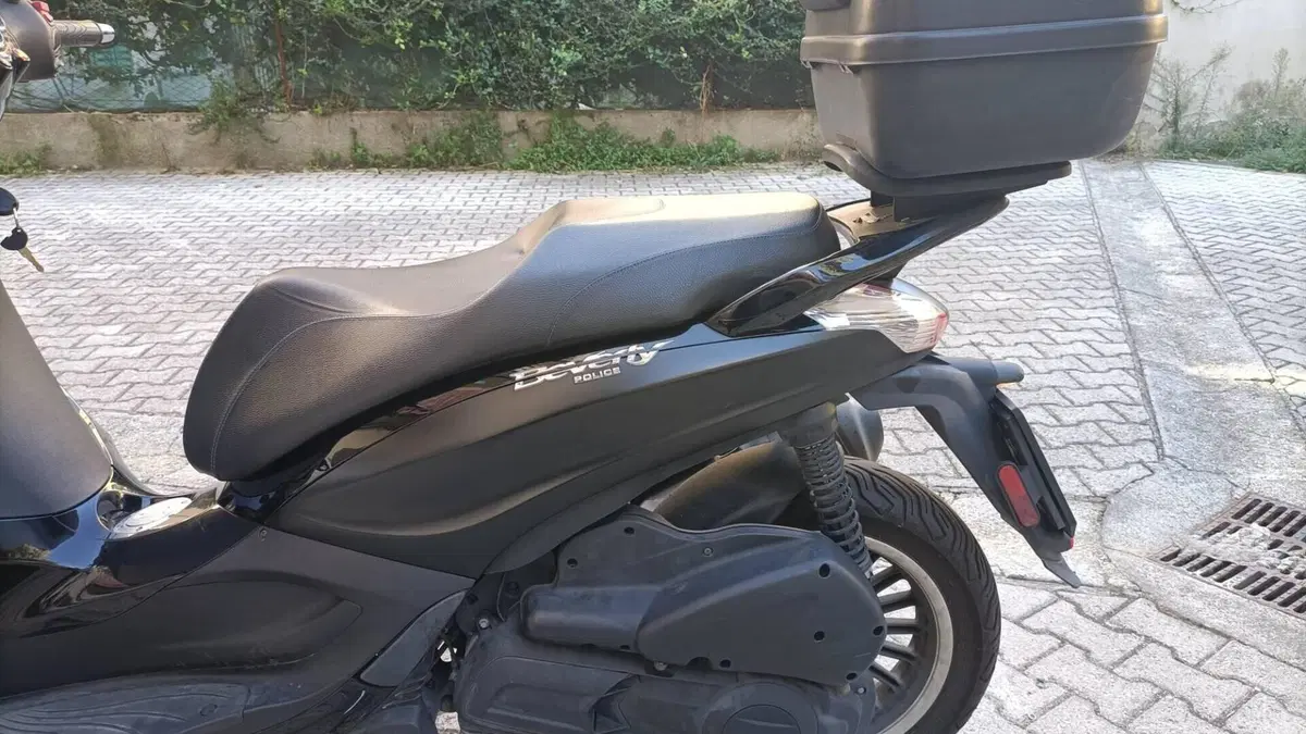 Piaggio Beverly 300 i.e. Police ABS-ASR (2017 - 20)  (8)