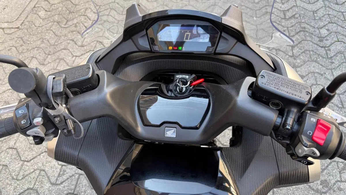Honda Integra 750 DCT Sport (2017)  (4)