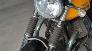 Moto Guzzi V7 II Stone (2015 - 17)  (2)
