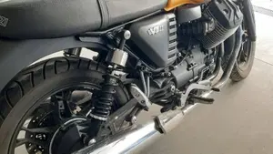 Moto Guzzi V7 II Stone (2015 - 17)  (4)