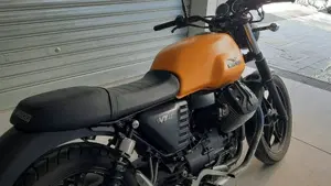 Moto Guzzi V7 II Stone (2015 - 17)  (9)