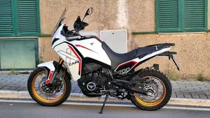 Moto Morini X-Cape 700 Gold Edition (2025 - 26)  (2)