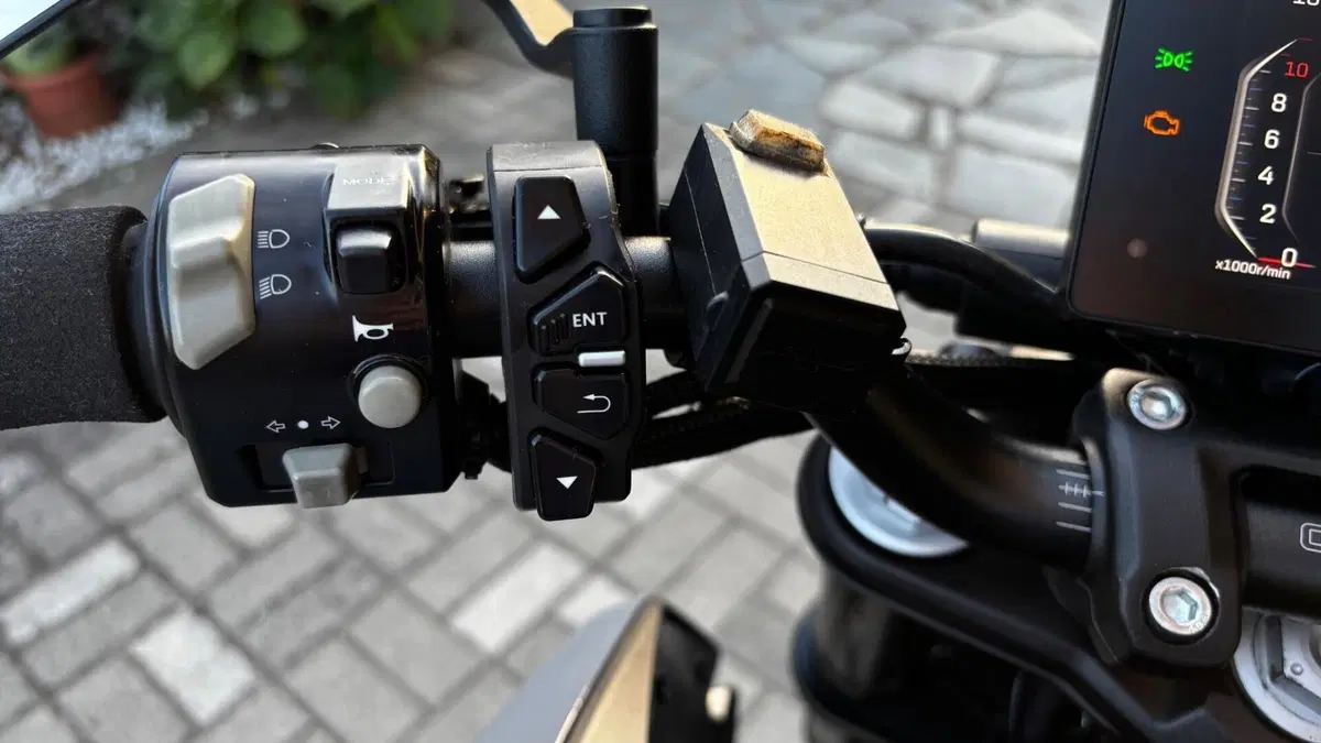 CFMOTO 300NK (2021 - 26)  (11)