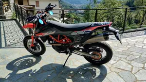 KTM 690 SMC R (2021 - 22)  (2)