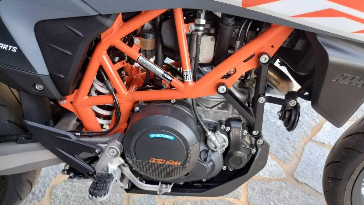 KTM 690 SMC R (2021 - 22)  (7)