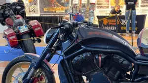 Harley-Davidson 1130 Street Rod (2006 - 07) - VRSCR  (4)