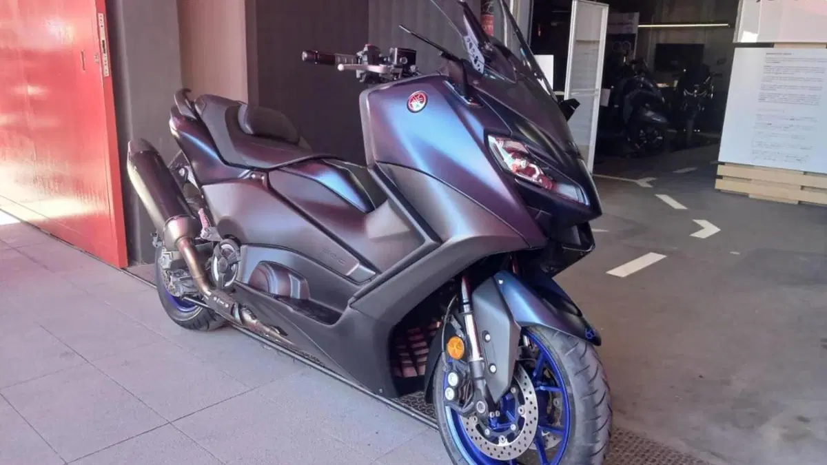 Yamaha T-Max 560 (2022 - 24)  (3)