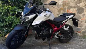 Honda CB 750 Hornet (2025)  (3)