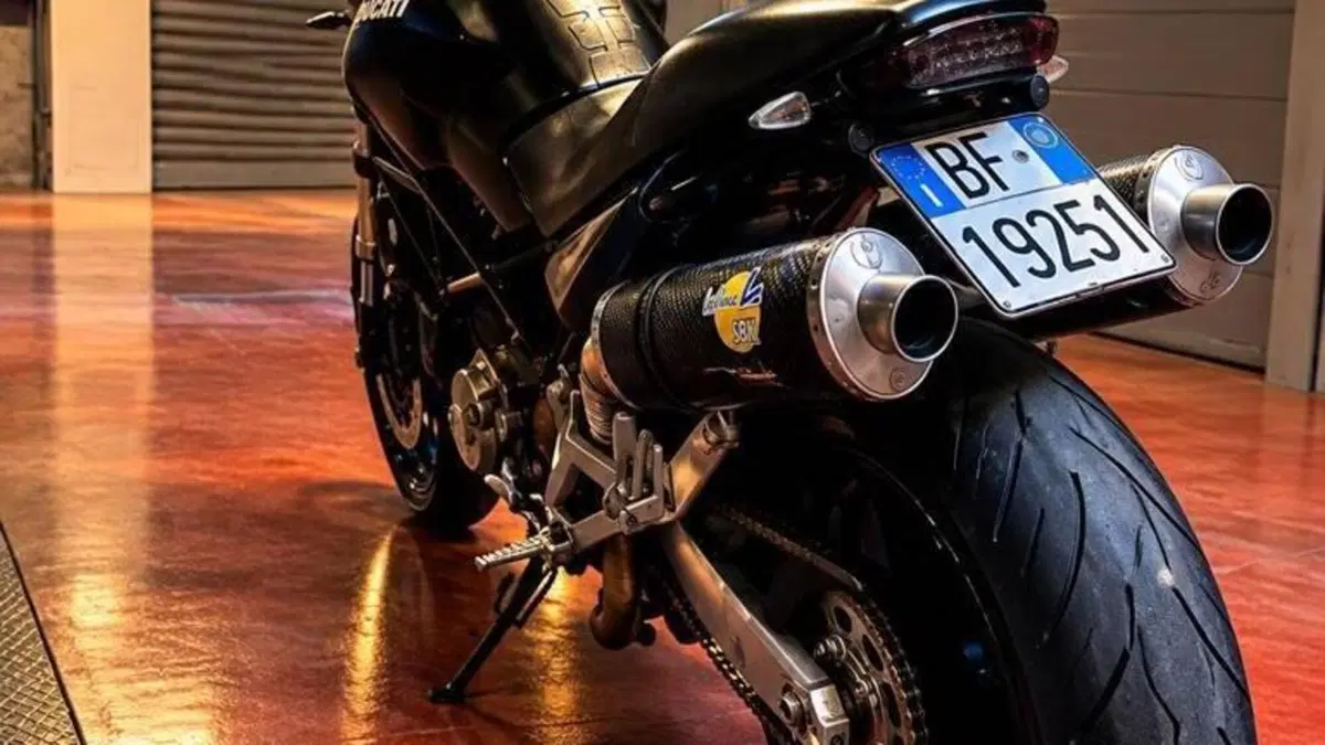 Ducati Monster 600 Dark (1998 - 01)  (3)