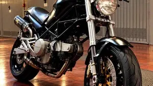 Ducati Monster 600 Dark (1998 - 01)  (4)