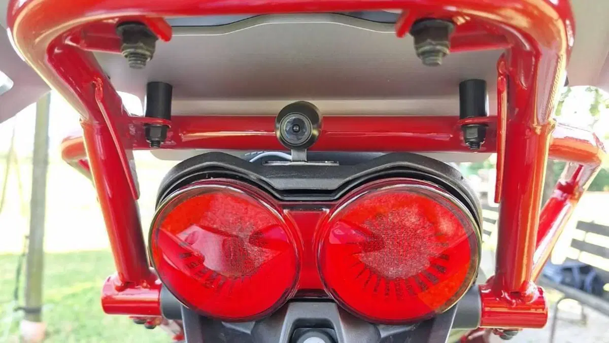 Moto Guzzi V85 TT Evocative Graphics (2019 - 20)  (4)
