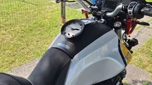 Moto Guzzi V85 TT Evocative Graphics (2019 - 20)  (8)