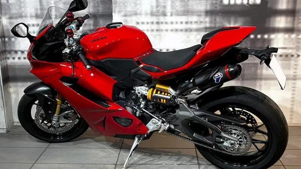 Ducati Panigale V2 S (2025 - 26)  (2)