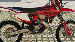 GASGAS EC 125 (2025)  (3)