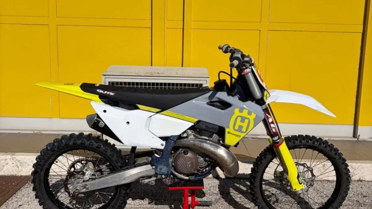 Husqvarna TC 250 (2023)  (2)