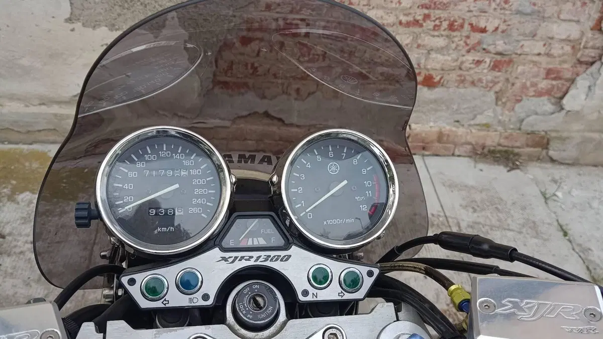Yamaha XJR 1300 (2002 - 06)  (2)