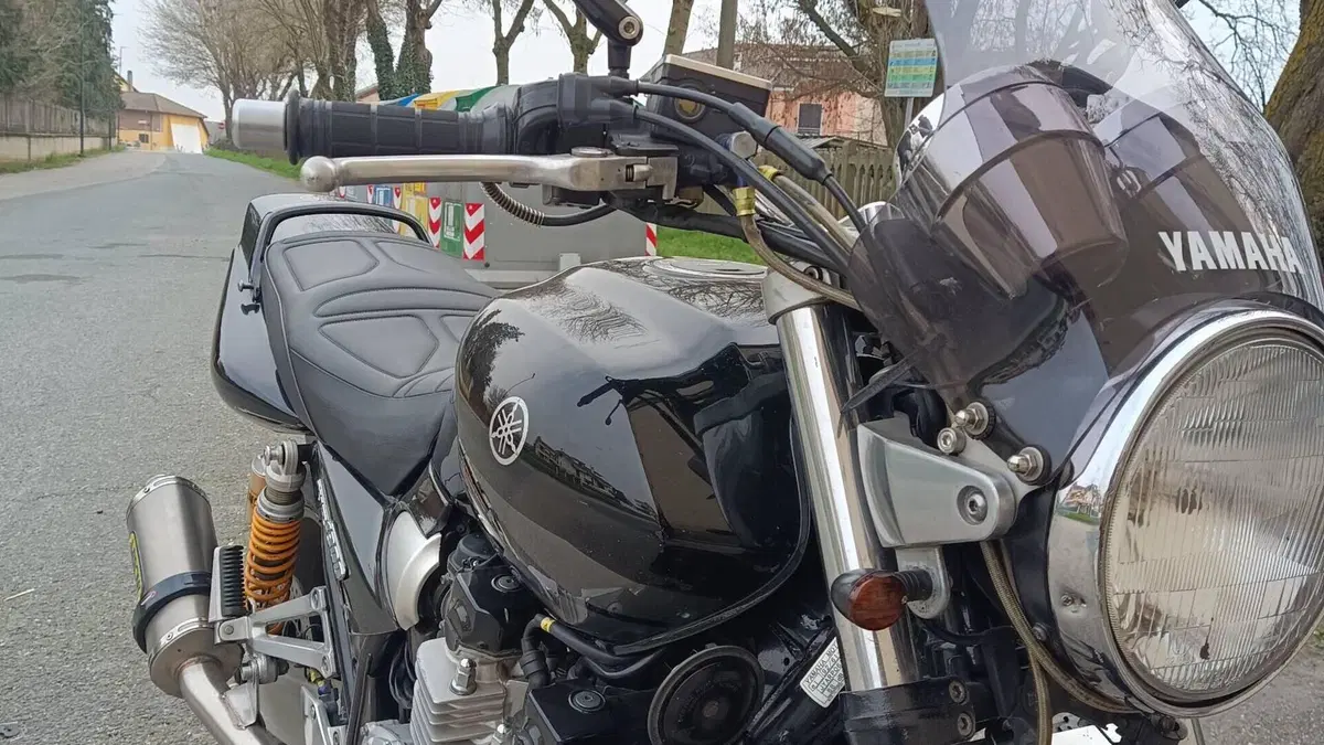Yamaha XJR 1300 (2002 - 06)  (4)